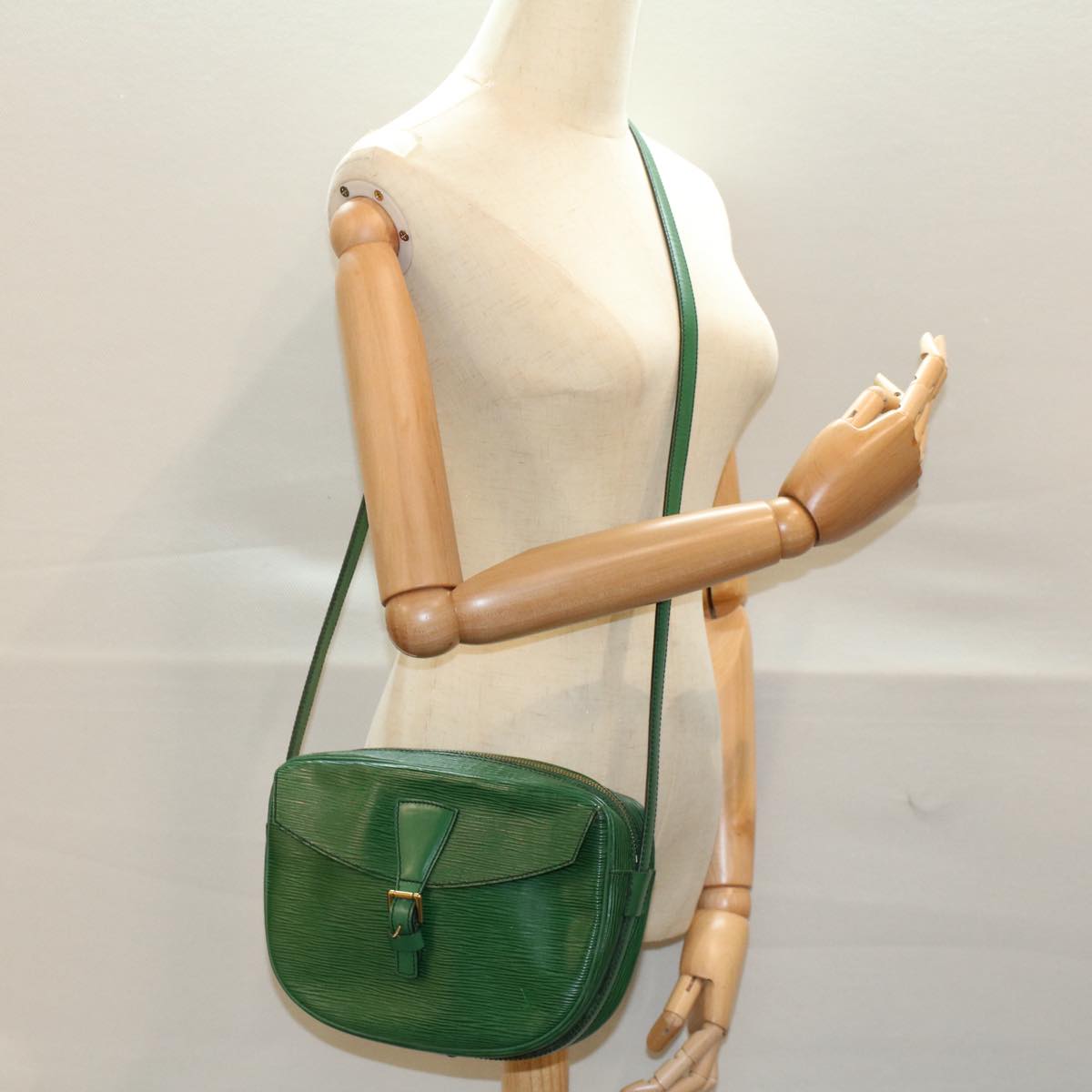 LOUIS VUITTON Epi June Feuille Shoulder Bag Green M52154 LV 56655