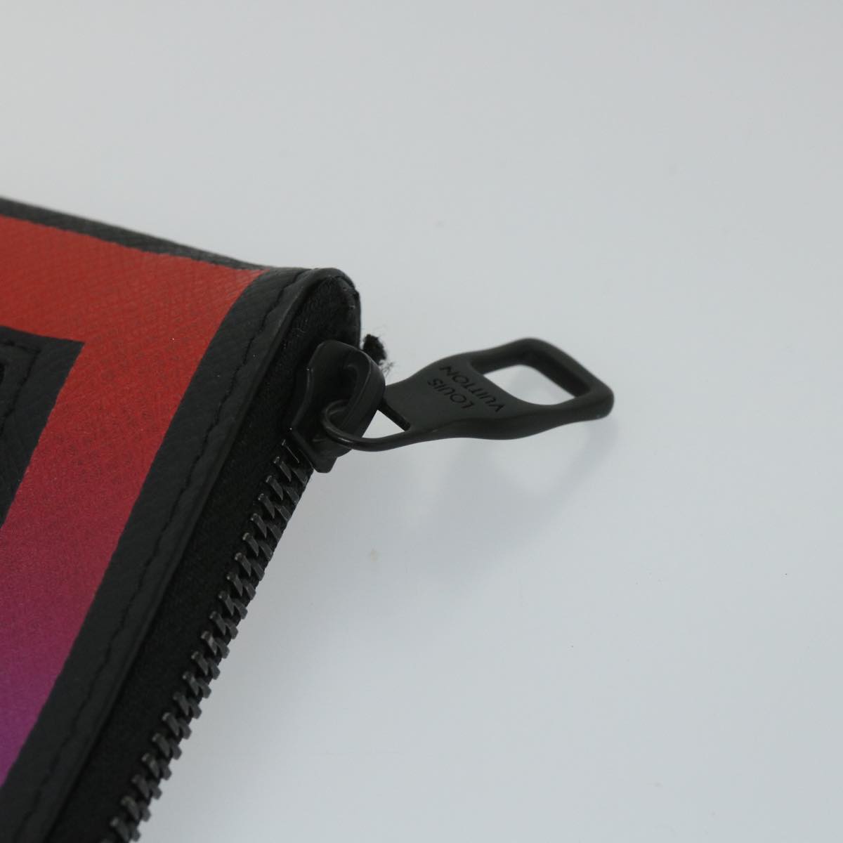 LOUIS VUITTON Taiga Rainbow Chain Pochette A4 Bag Black M30347 LV 56795A