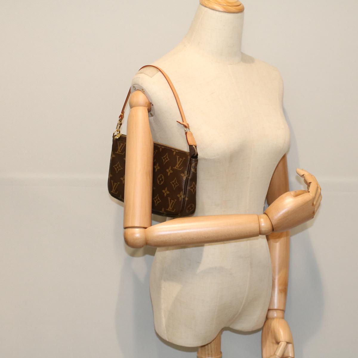 LOUIS VUITTON Monogram Pochette Accessoires Pouch M51980 LV 57042A