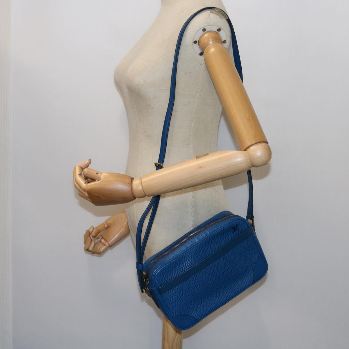 LOUIS VUITTON Epi Trocadero 23 Shoulder Bag Blue M52305 LV 57142