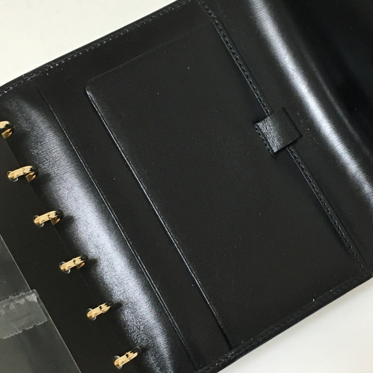 Gucci --  Leather Wallet  ()
