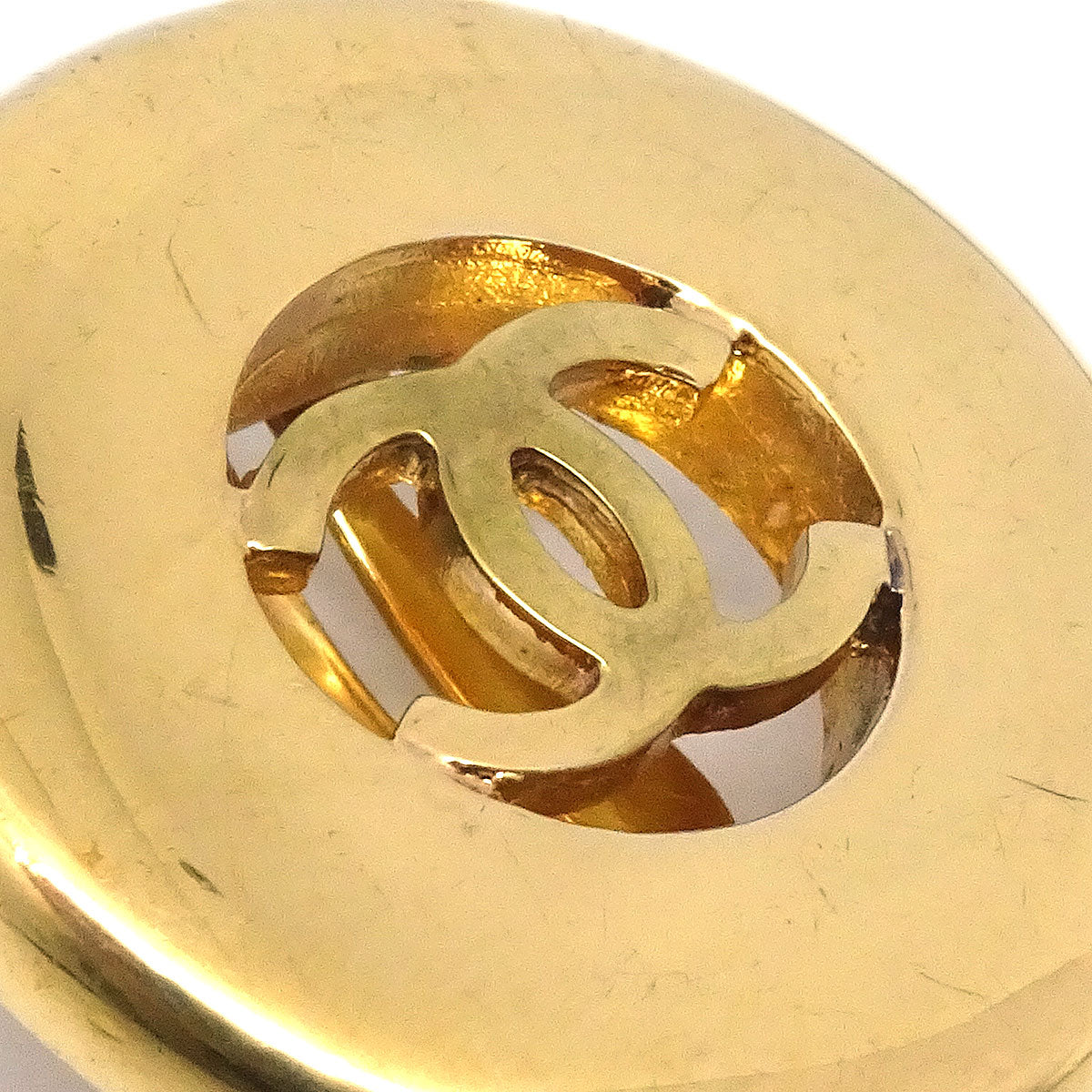 Luxury Chanel 1997 CC Cutout Earrings Clip-On Gold 97A