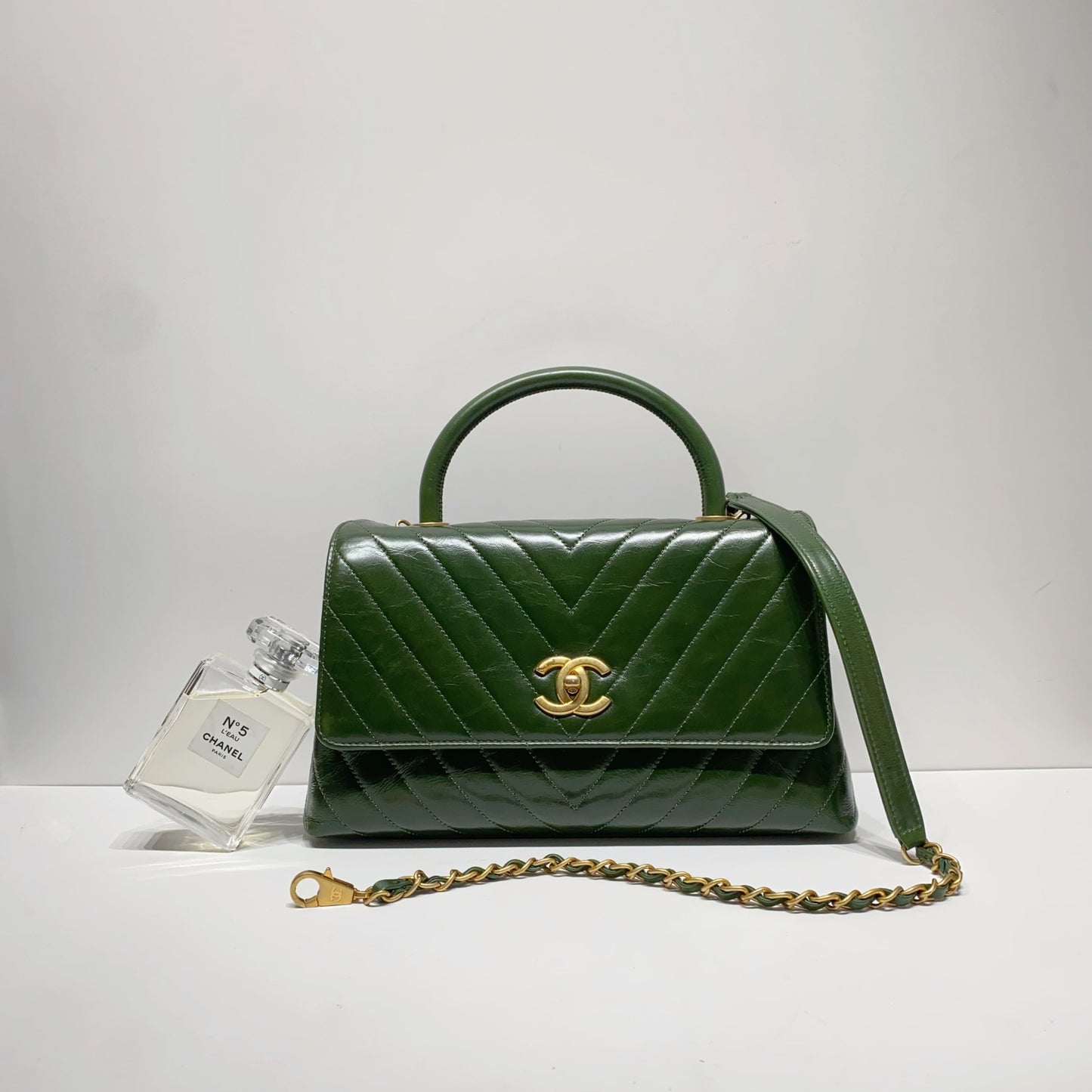 No.4300-Chanel Medium Chevron Coco Handle