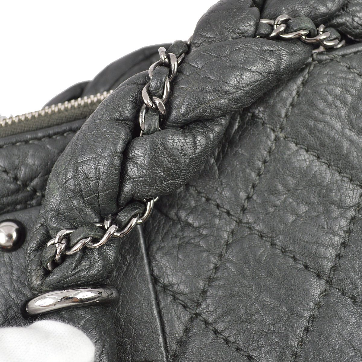 Luxury Chanel 2006-2008 Gray Quilted Shoulder Bag