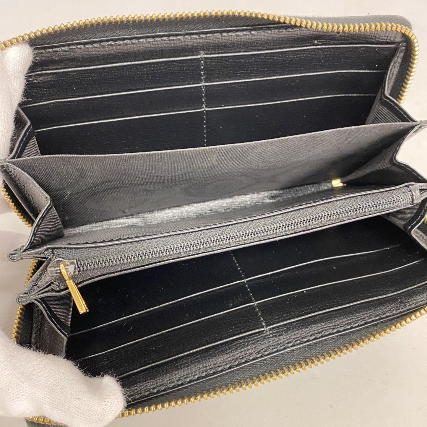 Gucci  Leather Wallet  ()