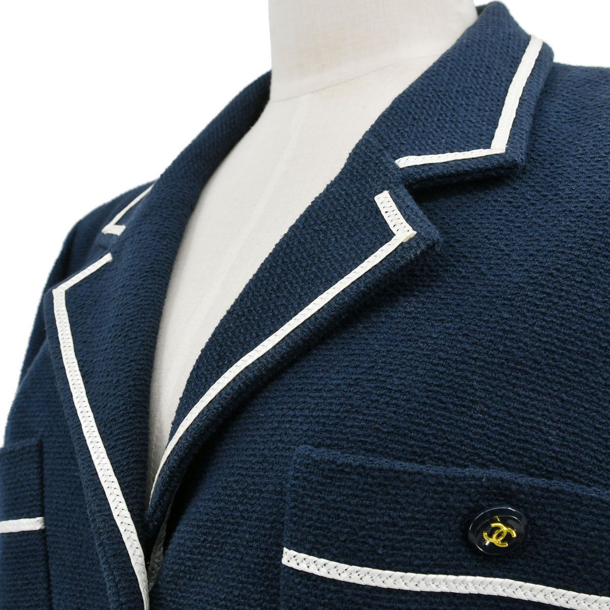 Luxury Chanel 1995 Spring CC-buttons bouclé cropped jacket #44