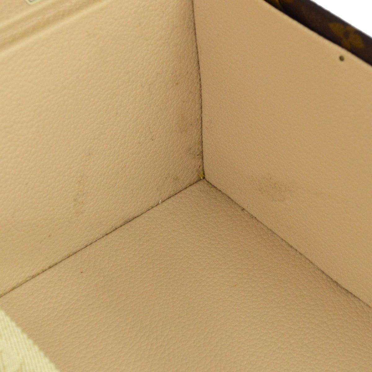 Louis Vuitton Bisten 70 Monogram M21324