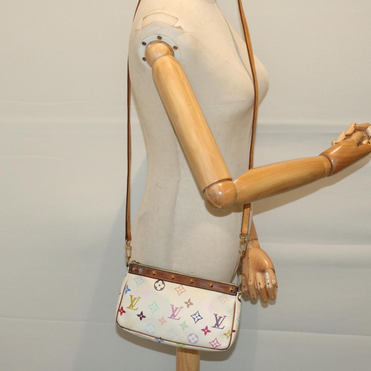 LOUIS VUITTON Multicolor Pochette Accessoires Pouch White M92649 LV 66409
