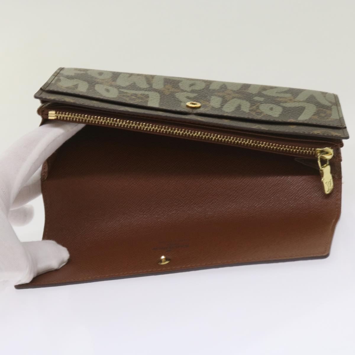 LOUIS VUITTON Monogram Graffiti Porte Monnaie Credit Khaki M92188 LV 66413