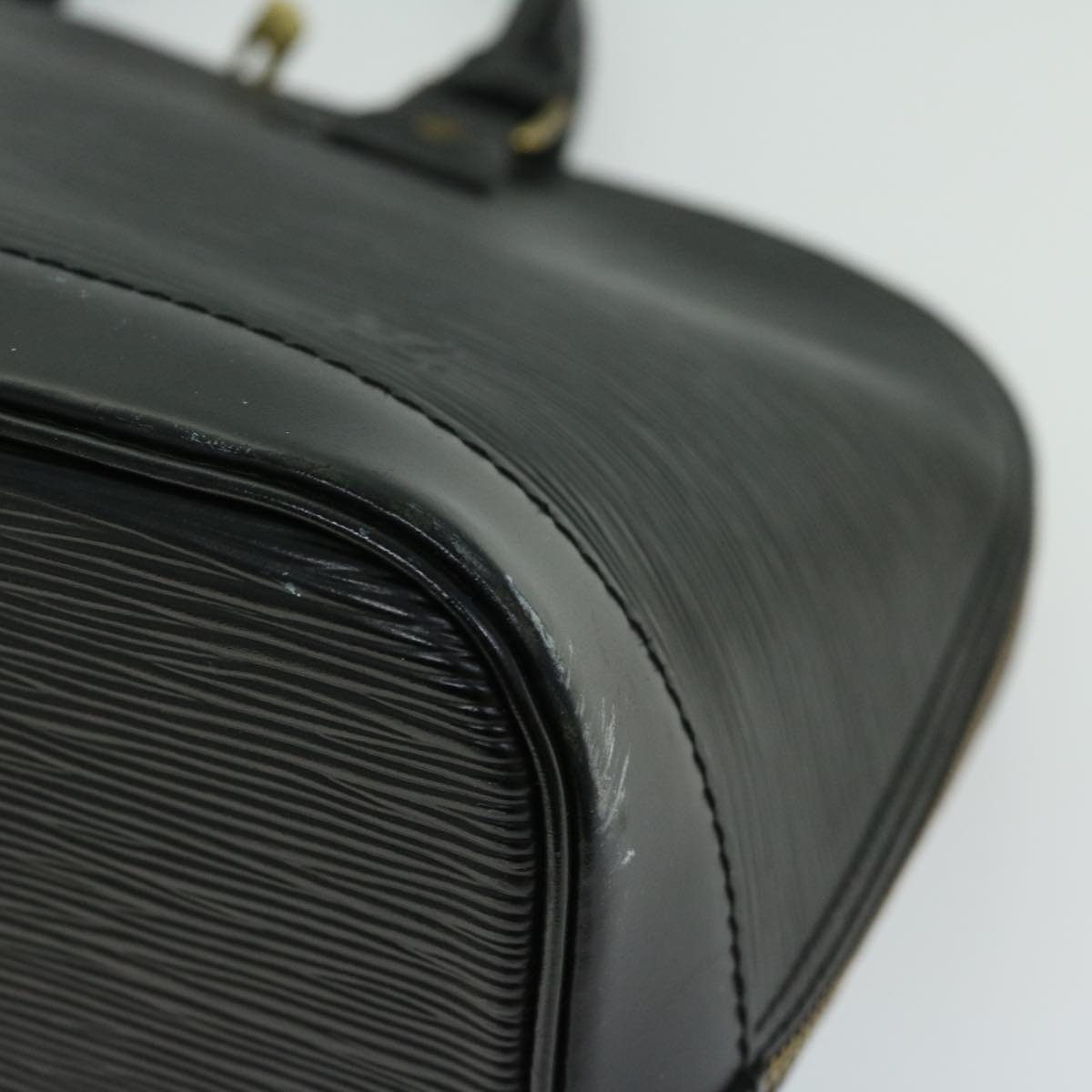 LOUIS VUITTON Epi Alma Hand Bag Black M52142 LV 66774