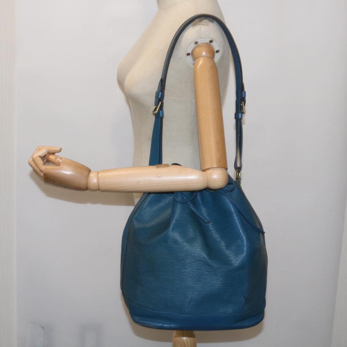 LOUIS VUITTON Epi Noe Shoulder Bag Blue M44005 LV 66785