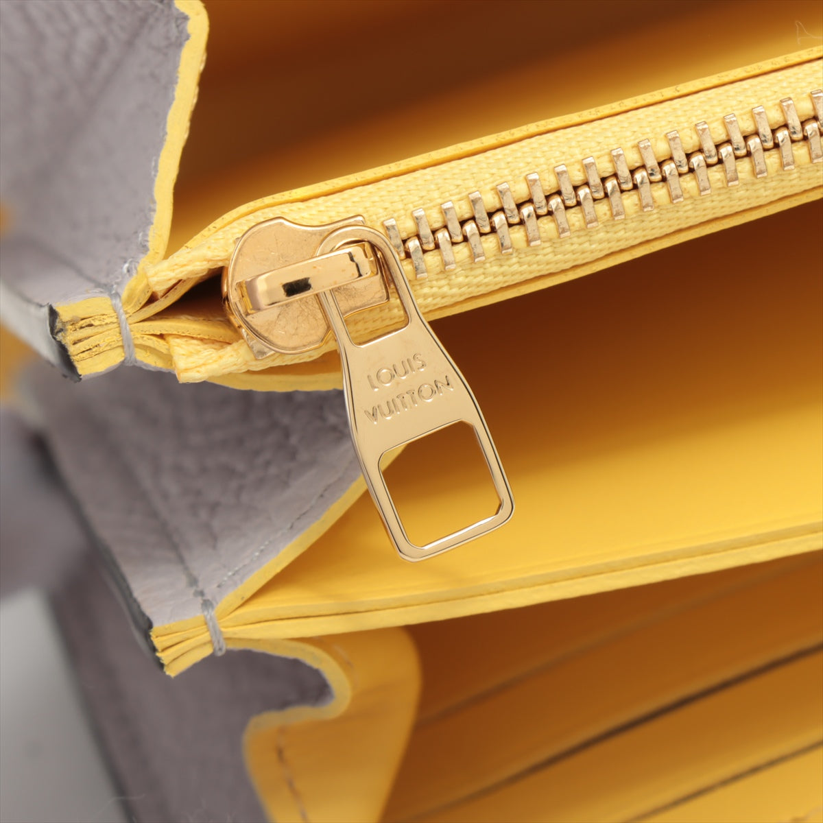 Louis Vuitton  Portfolio Comet   Gr Dale