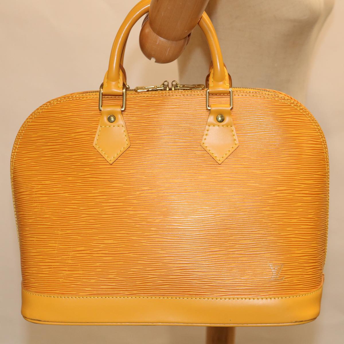 LOUIS VUITTON Epi Alma Hand Bag Tassili Yellow M52149 LV 67052