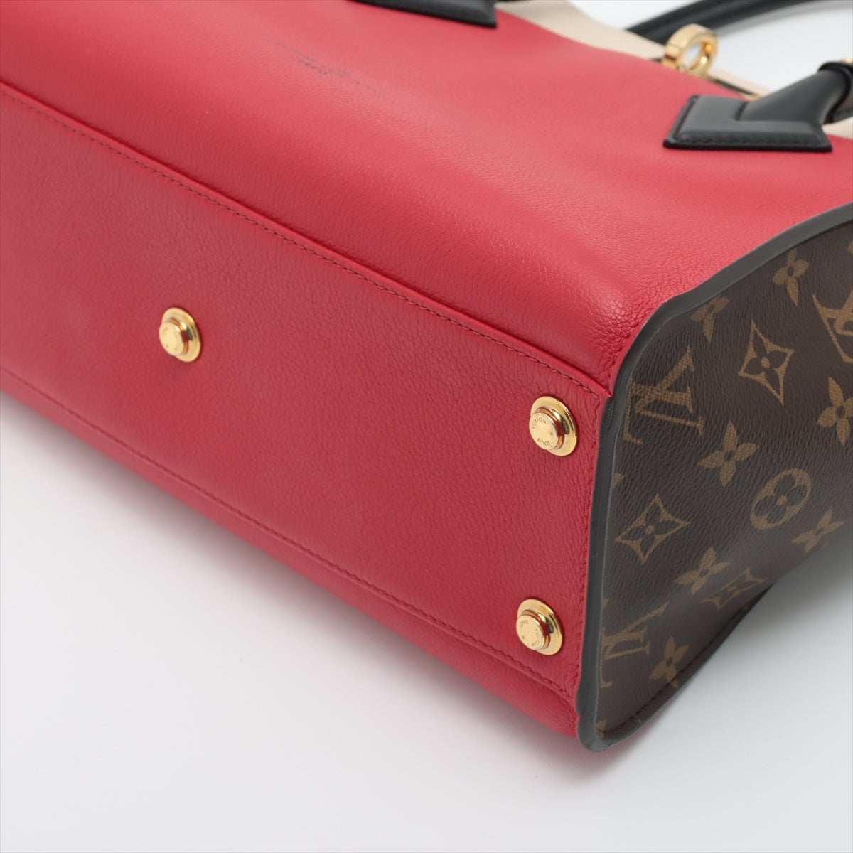 Louis Vuitton  On  Side MM M53824