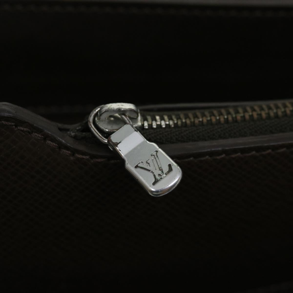 LOUIS VUITTON Taiga Robusto 1 Business Bag Grizzly M31058 LV 69123