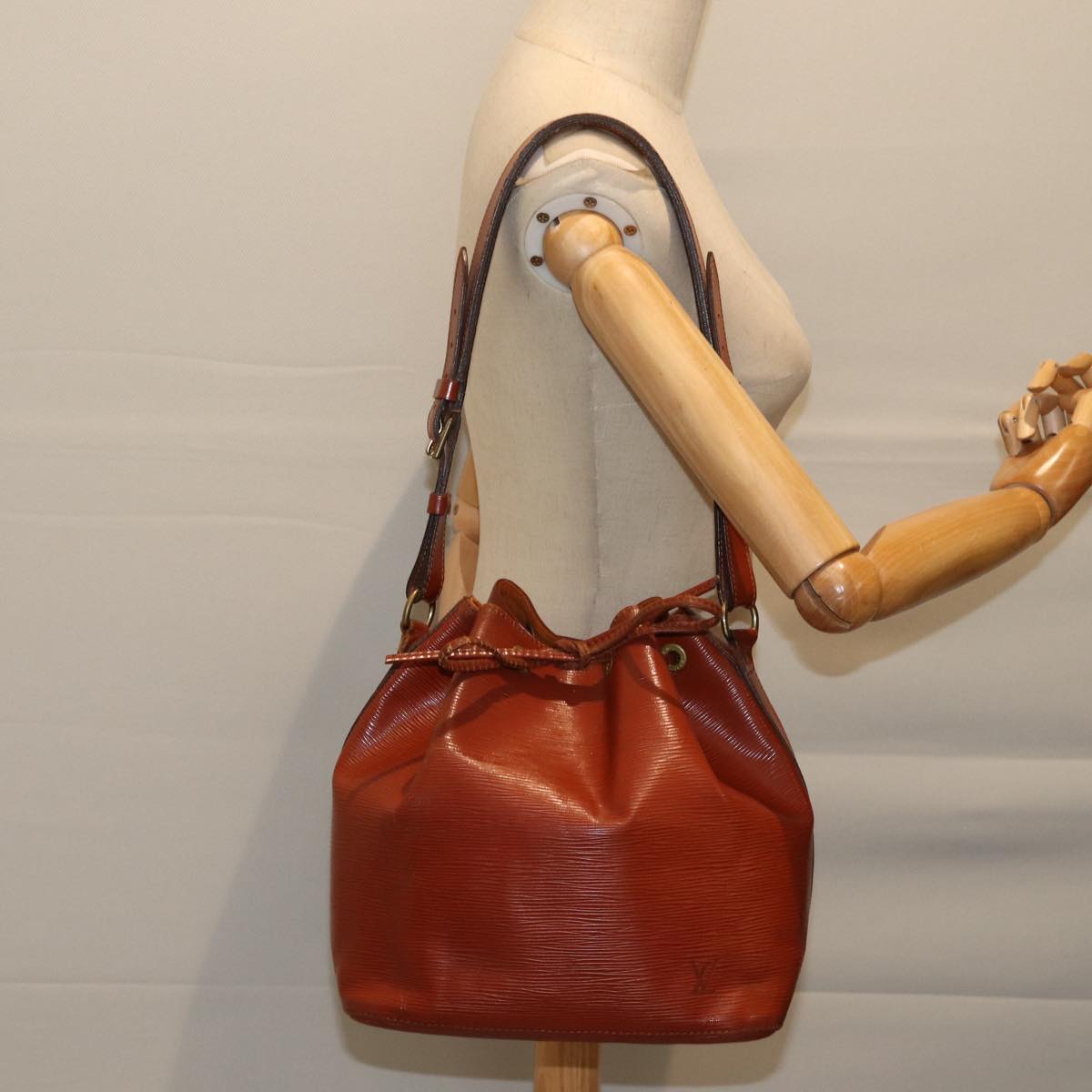 LOUIS VUITTON Epi Petit Noe Shoulder Bag Brown M44103 LV 69701