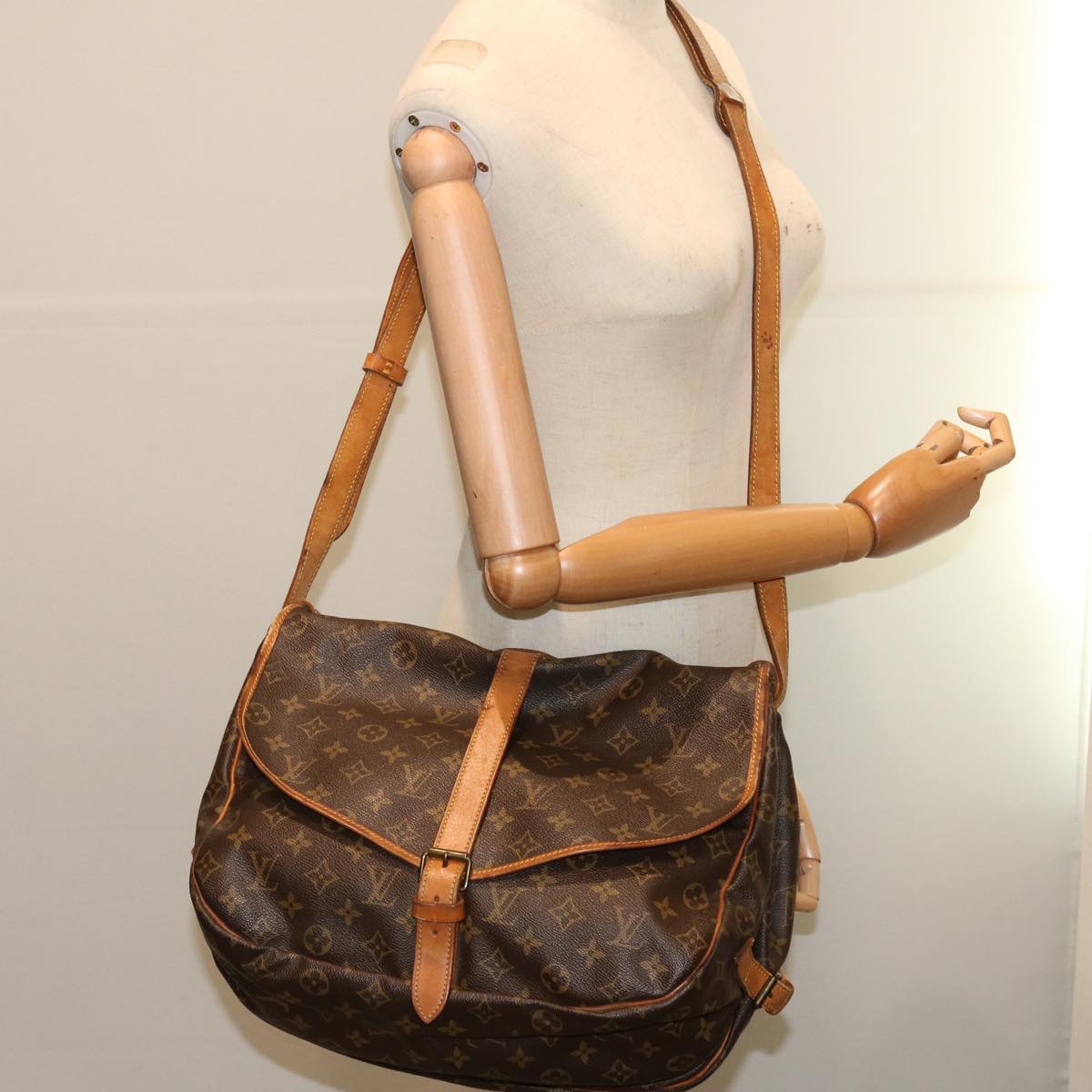 LOUIS VUITTON Monogram Saumur 35 Shoulder Bag M42254 LV 69757