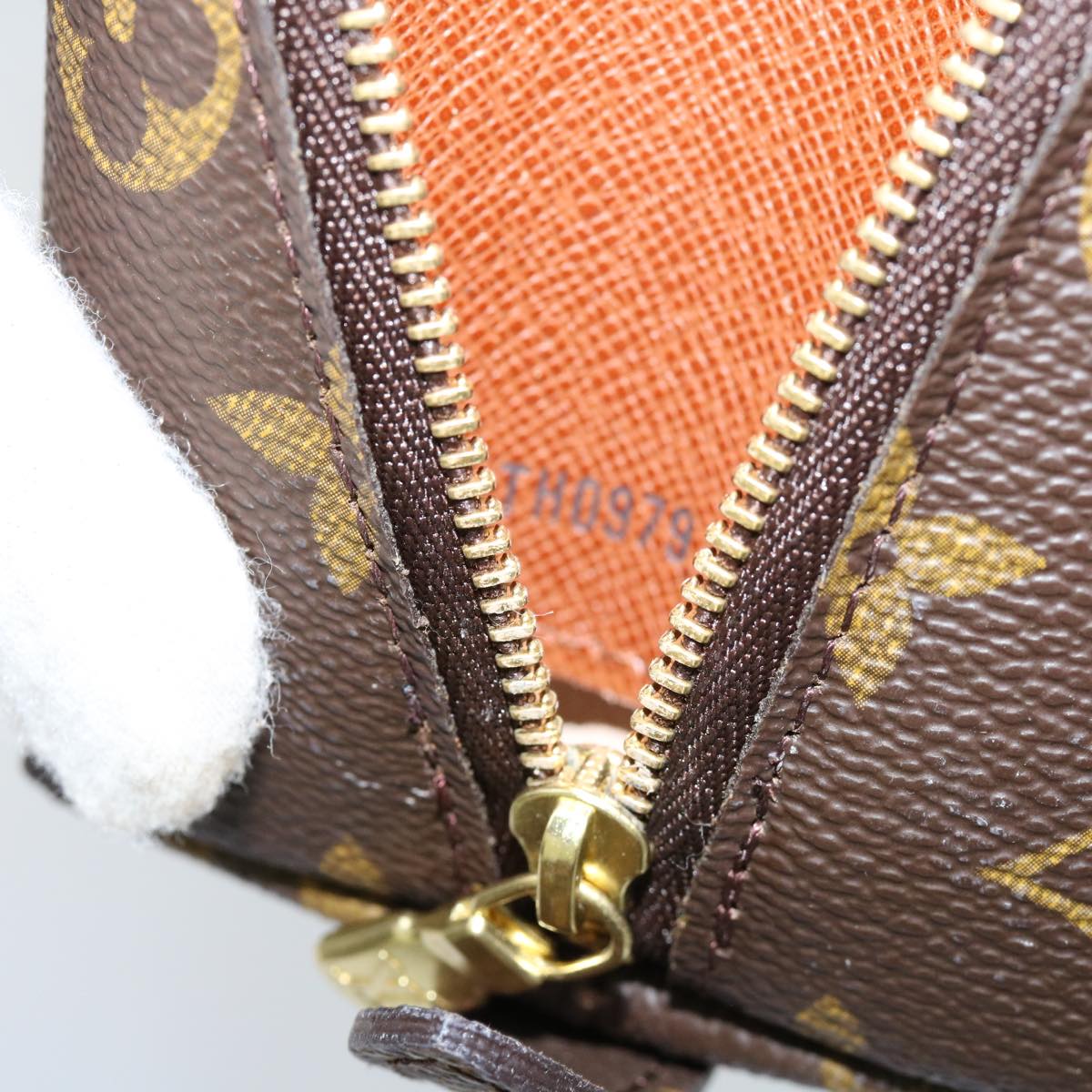 LOUIS VUITTON Monogram Trousse Demi Ronde Cosmetic Pouch M47520 LV 69807