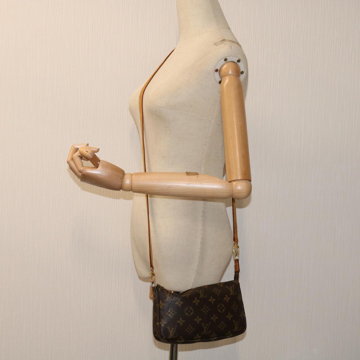 LOUIS VUITTON Monogram Pochette Accessoires Pouch M51980 LV 69825