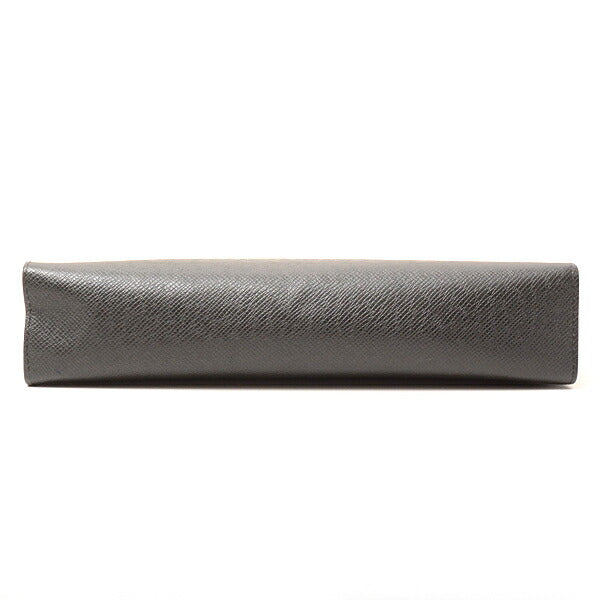 Louis Vuitton Taiga Pochette Voyage MM Clutch