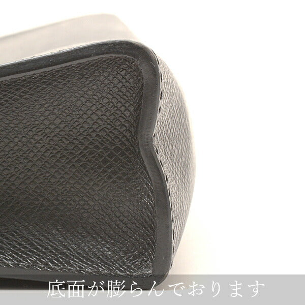 Louis Vuitton Taiga Pochette Voyage MM Clutch