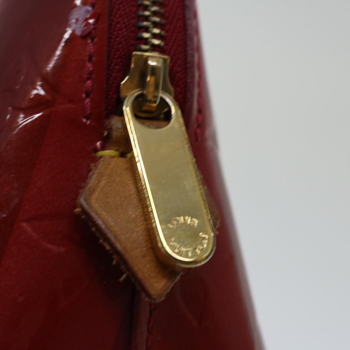 LOUIS VUITTON Vernis Rayure Pochette Cosmetic Pomme D'amour M91721 LV 70046