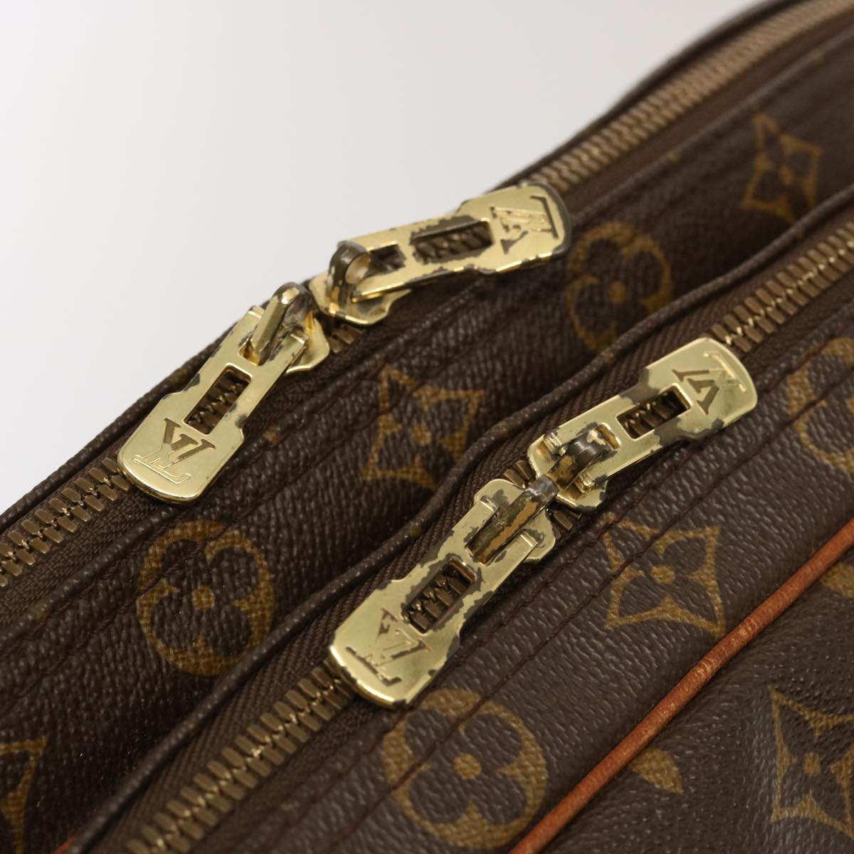 LOUIS VUITTON Monogram Reporter GM Shoulder Bag M45252 LV 70363