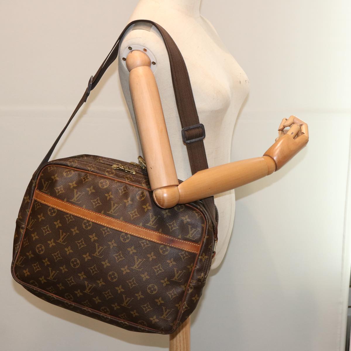 LOUIS VUITTON Monogram Reporter GM Shoulder Bag M45252 LV 70363