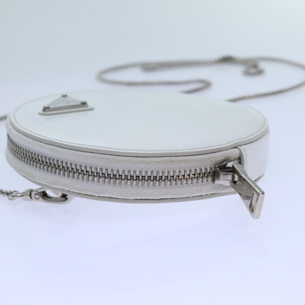 Luxury PradaChain Shoulder Bag Patent leather White 70442