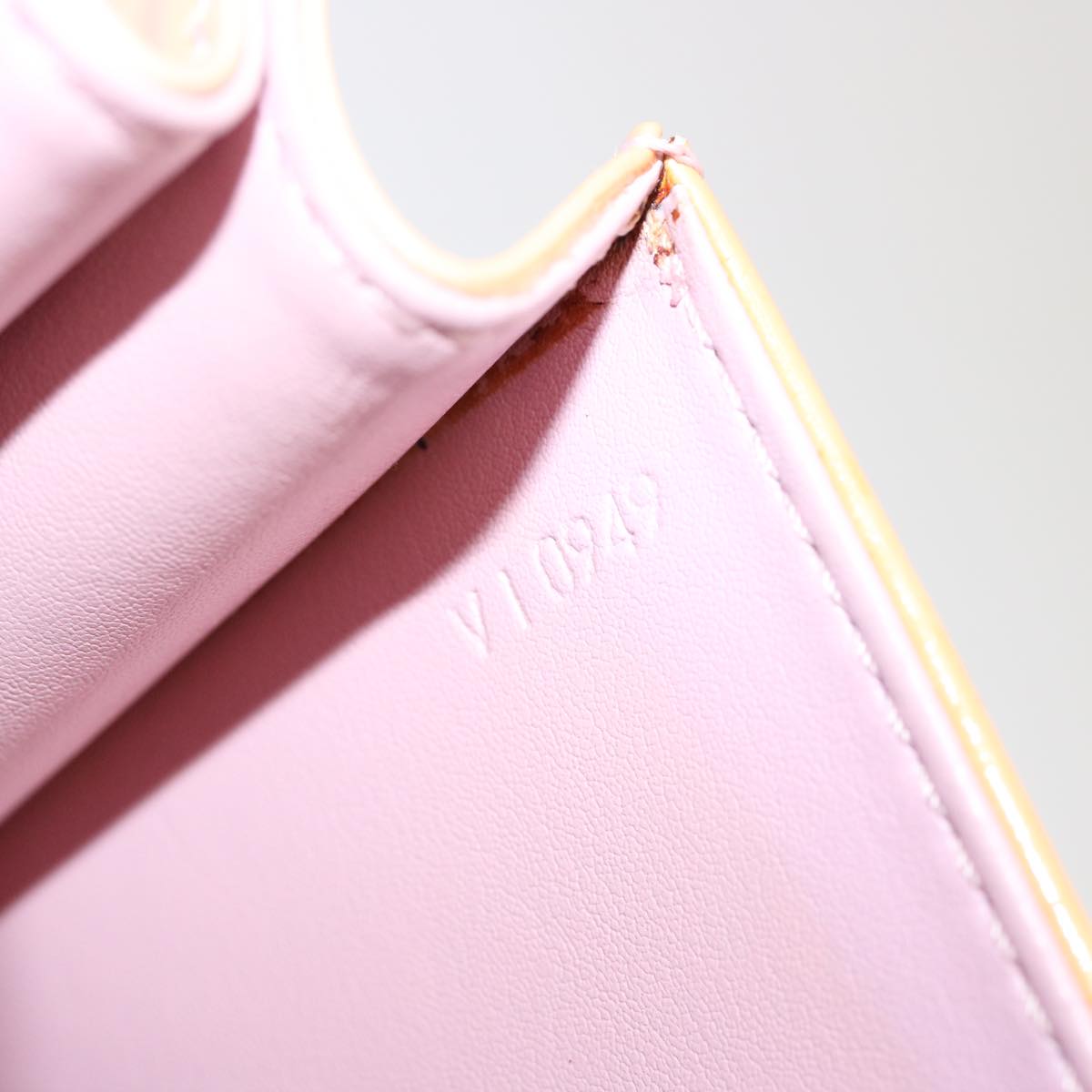 LOUIS VUITTON Vernis Spring Street Hand Bag Marshmallow Pink M91033 70507