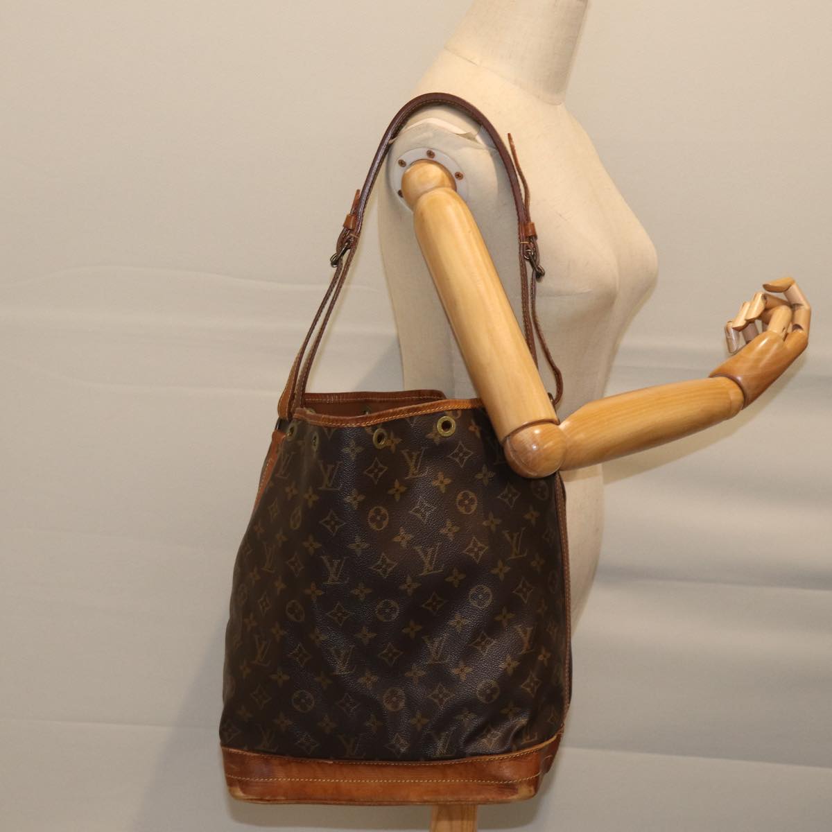 LOUIS VUITTON Monogram Noe Shoulder Bag M42224 LV 70546