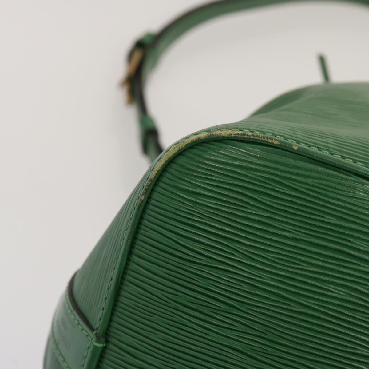 LOUIS VUITTON Epi Petit Noe Shoulder Bag Green M44104 LV 70549