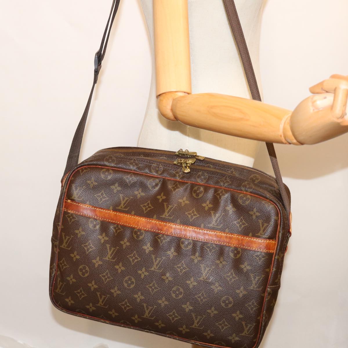 LOUIS VUITTON Monogram Reporter GM Shoulder Bag M45252 LV 70787