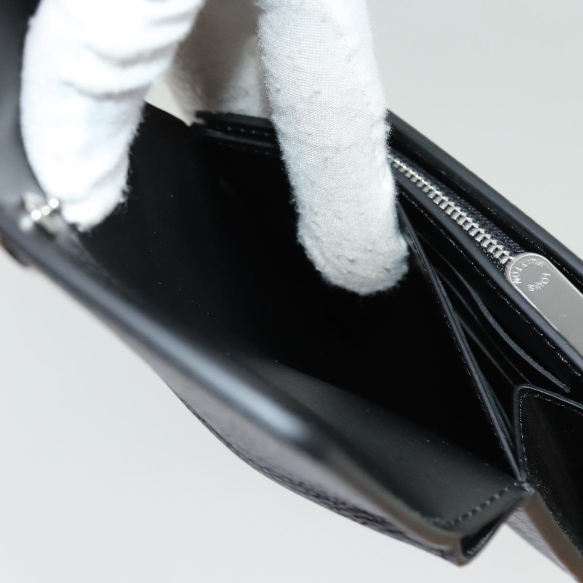 LOUIS VUITTON Mahina Portefeuille Iris Compact Wallet Noir M62540 LV 70838A