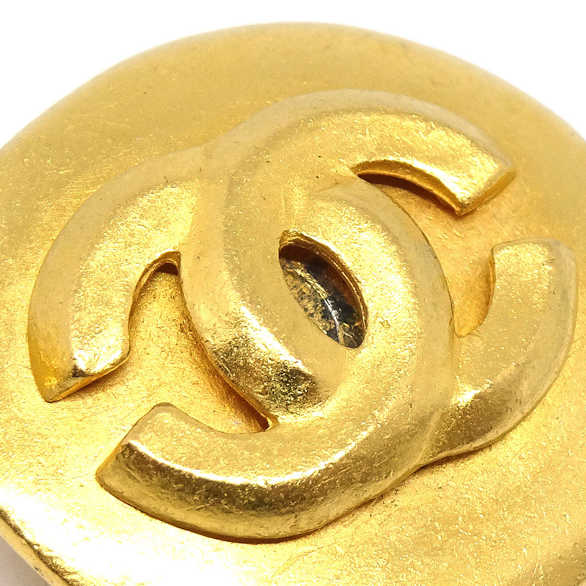 Luxury Chanel 1996 Button Earrings Clip-On Gold Large
