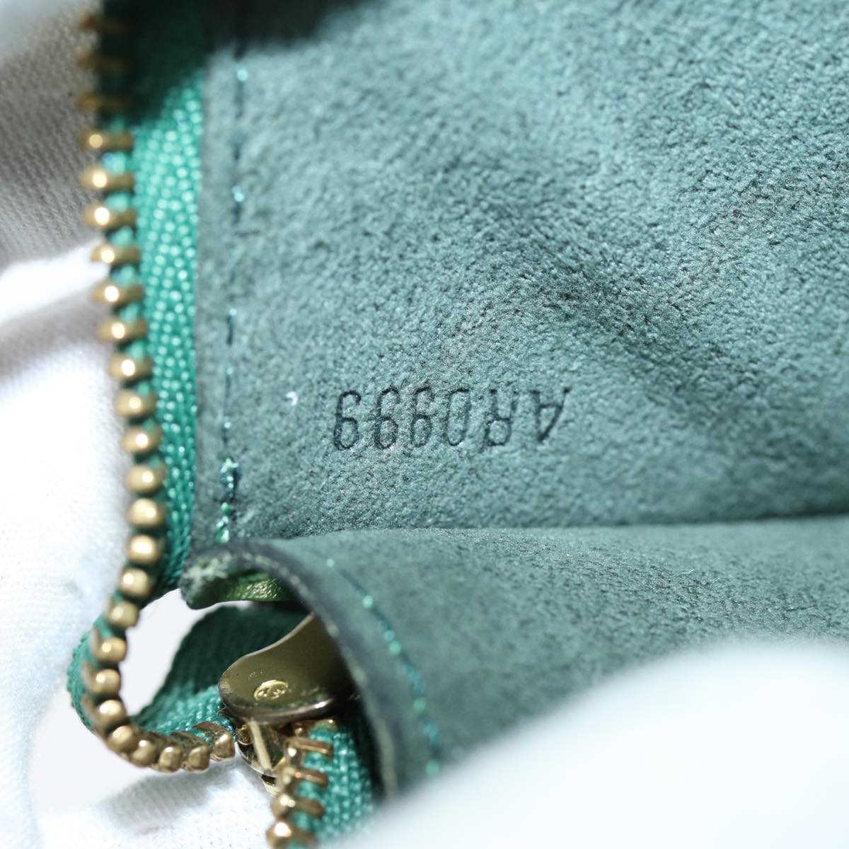 LOUIS VUITTON Epi Pochette Accessoires Pouch Green M52984 LV 71673