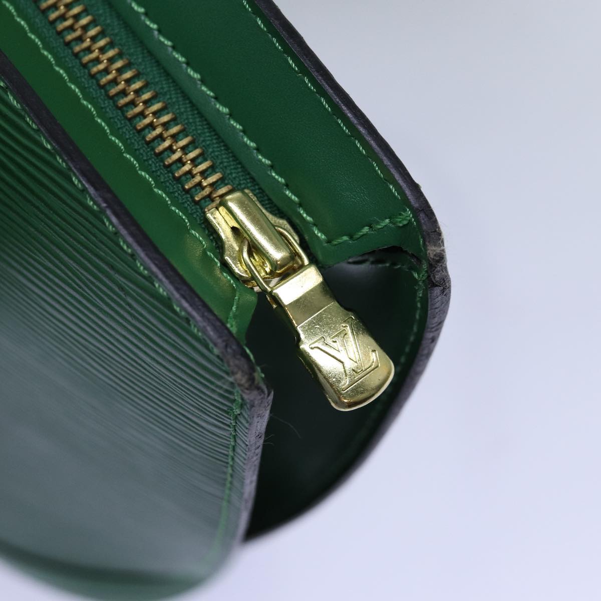 LOUIS VUITTON Epi Saint Jacques Poignees Long Bag Green M52334 LV 72244