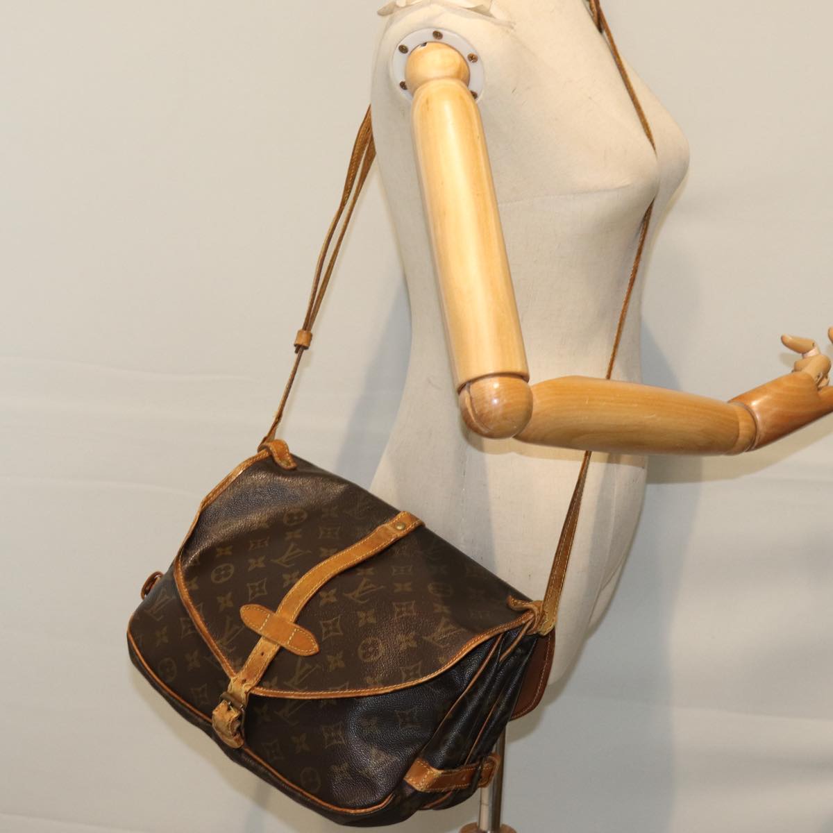LOUIS VUITTON Monogram Saumur 30 Shoulder Bag M42256 LV 73298
