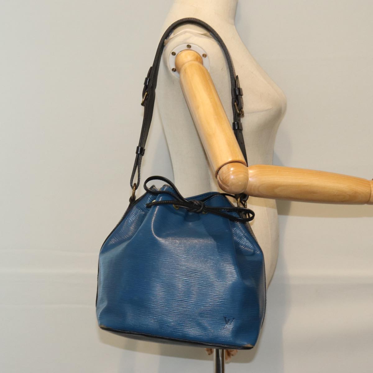 LOUIS VUITTON Epi Petit Noe Shoulder Bag Bicolor Black Blue M44152 LV 74080