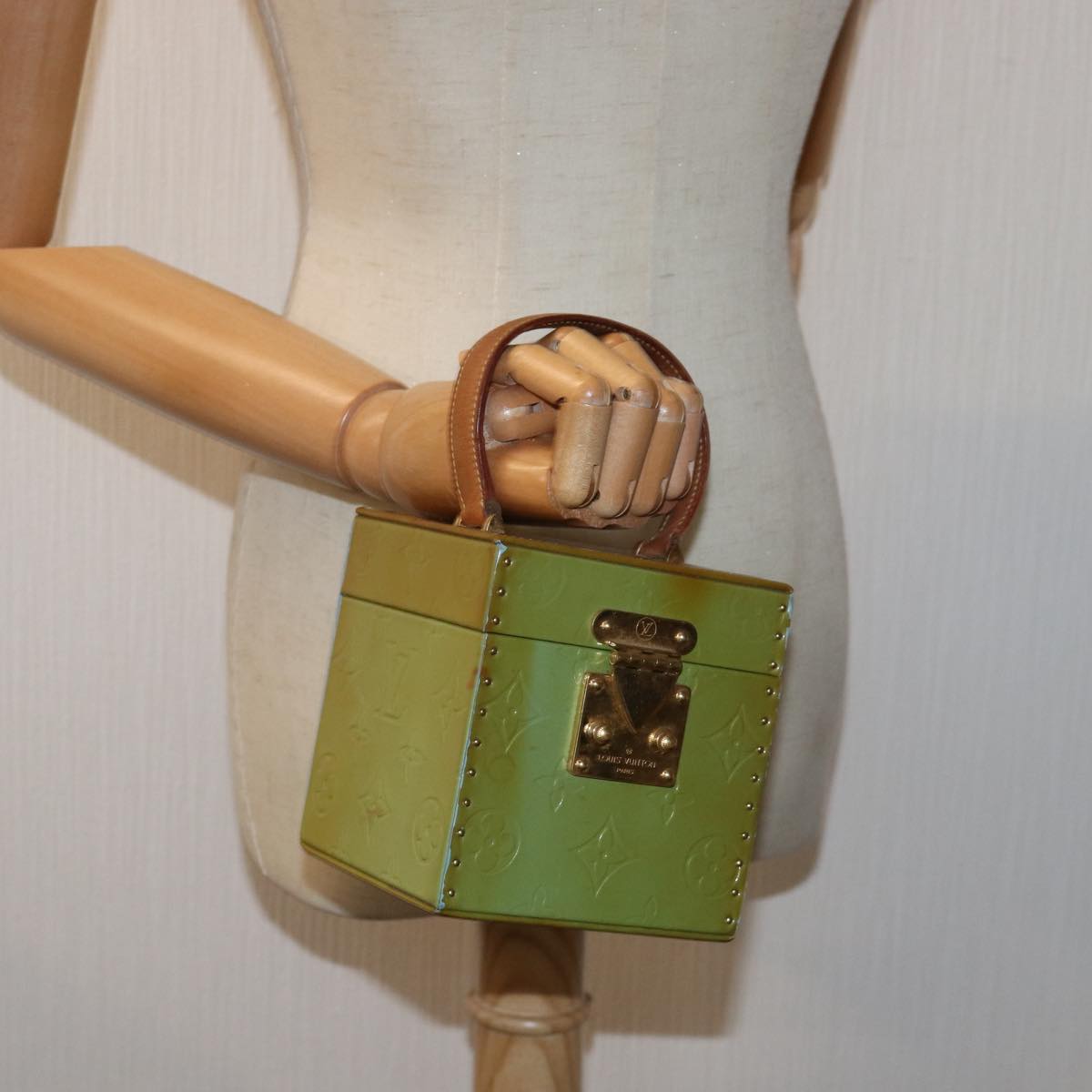 LOUIS VUITTON Monogram Vernis Bleecker Pouch Baby Blue M91003 LV 74267