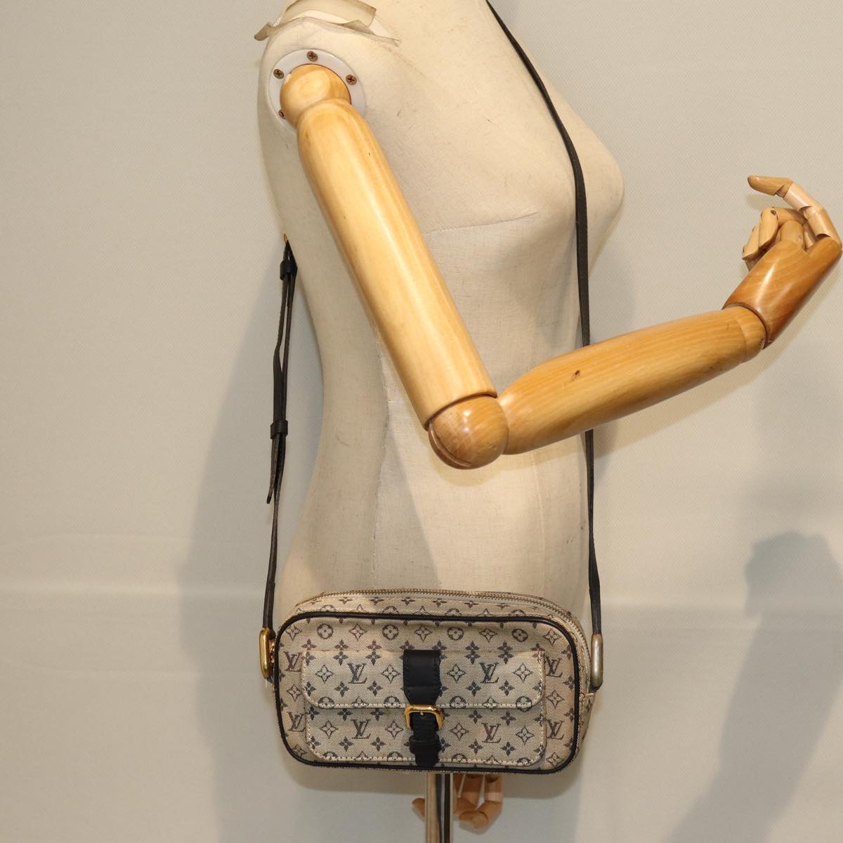 LOUIS VUITTON Monogram Mini Juliet MM Shoulder Bag Blue M92004 LV 74287