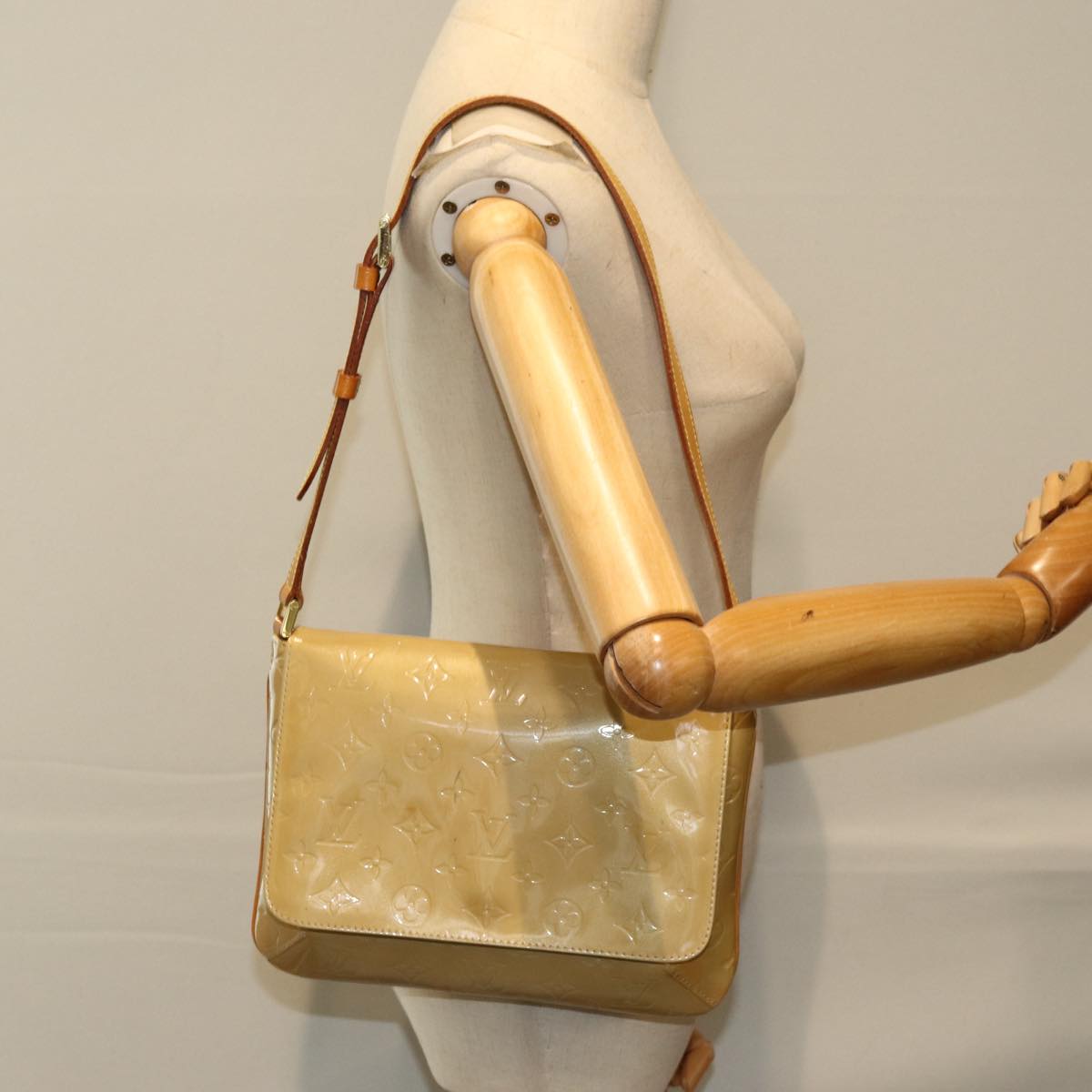 LOUIS VUITTON Monogram Vernis Thompson Street Bag Beige M91301 LV 74299