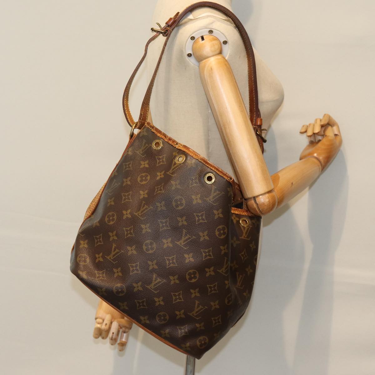 LOUIS VUITTON Monogram Petit Noe Shoulder Bag M42226 LV 74343