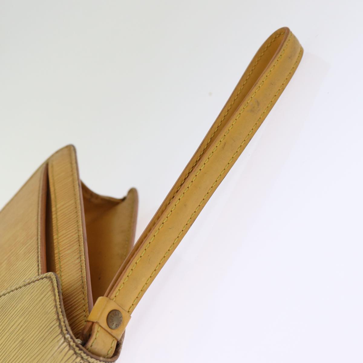 LOUIS VUITTON Epi Serie Dragonne Clutch Bag Winnipeg Beige M52616 LV 74445