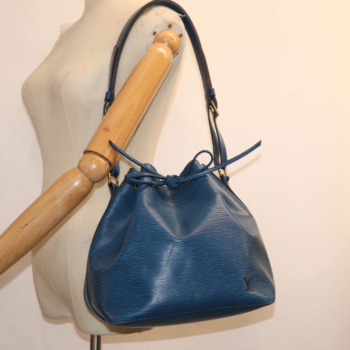LOUIS VUITTON Epi Petit Noe Shoulder Bag Blue M44105 LV 74517