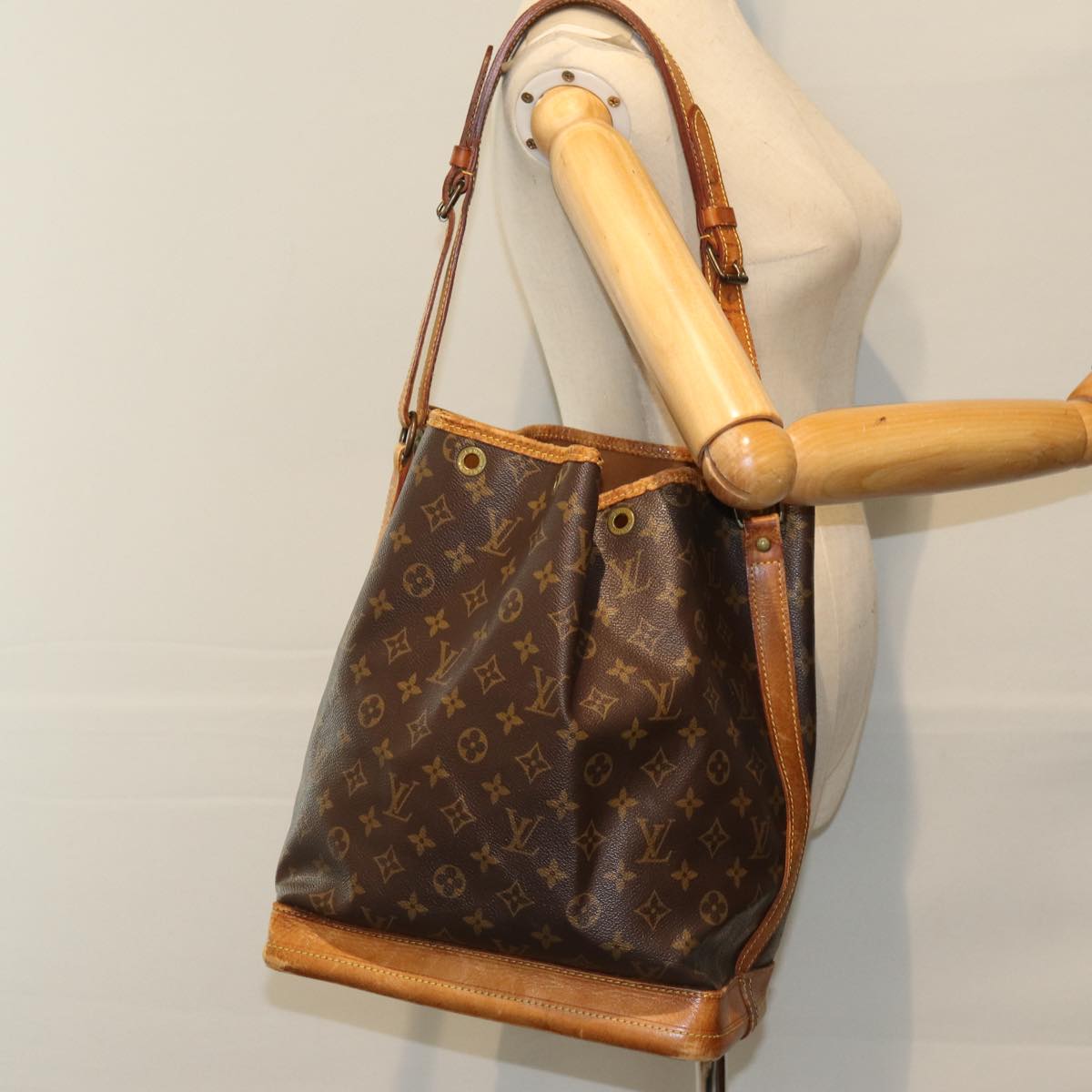 LOUIS VUITTON Monogram Noe Shoulder Bag M42224 LV 74530