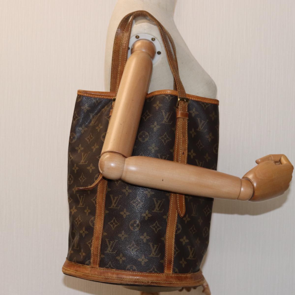 LOUIS VUITTON Monogram Bucket GM Shoulder Bag M42236 LV 74716