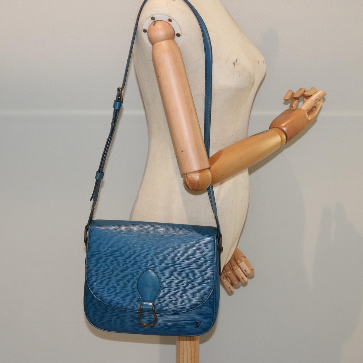 LOUIS VUITTON Epi Saint Cloud GM Shoulder Bag Toledo Blue M52195 LV 75169
