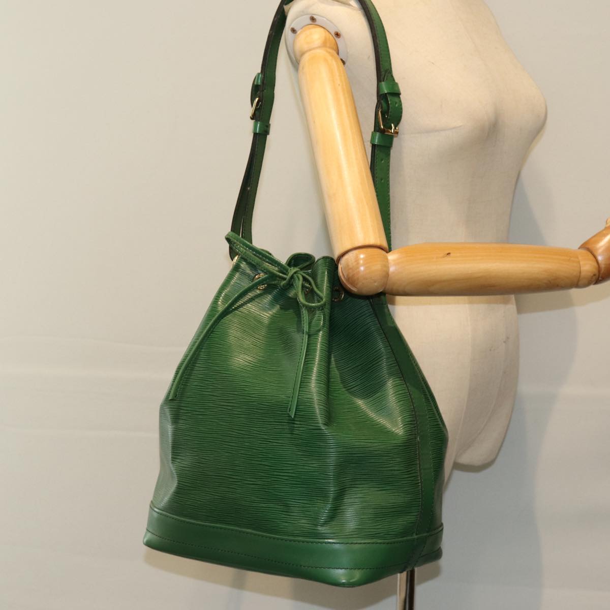 LOUIS VUITTON Epi Noe Shoulder Bag Green M44004 LV 75184