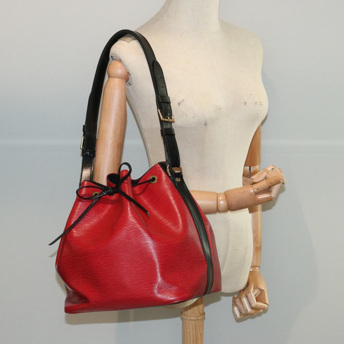 LOUIS VUITTON Epi Petit Noe Shoulder Bag Bicolor Black Red M44172 LV 75268